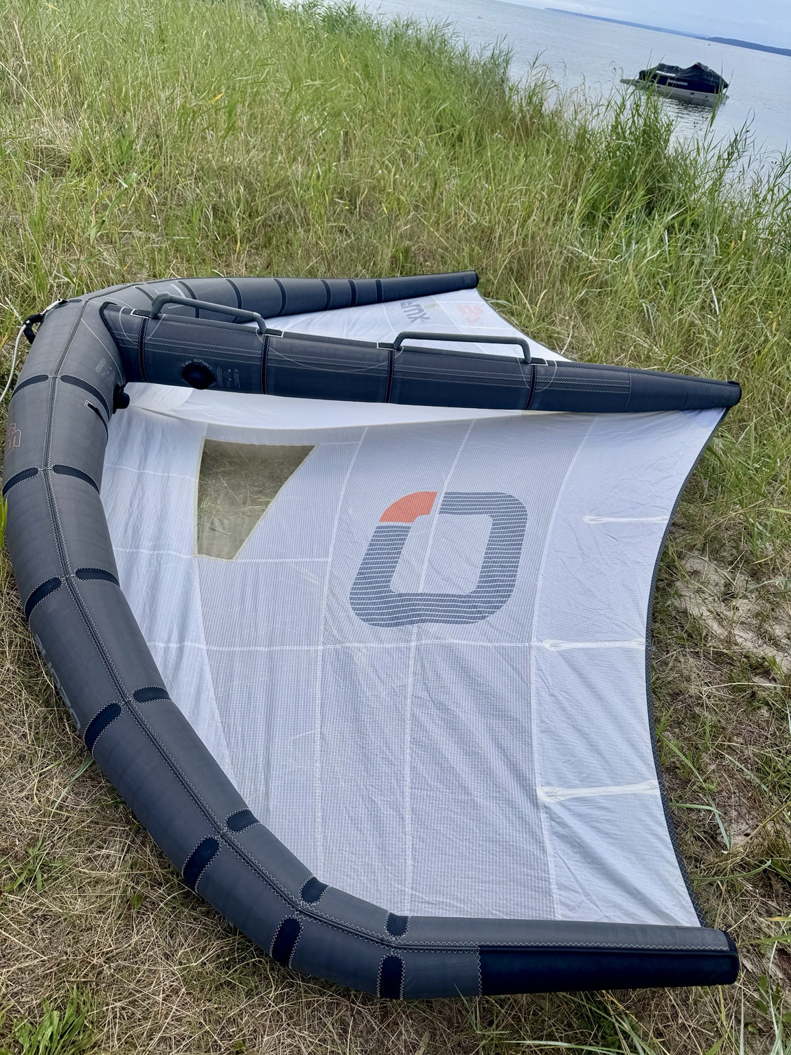 OZONE Flux V1 5,7 m² – używany wing z plecakiem i leashem - obrazek 6
