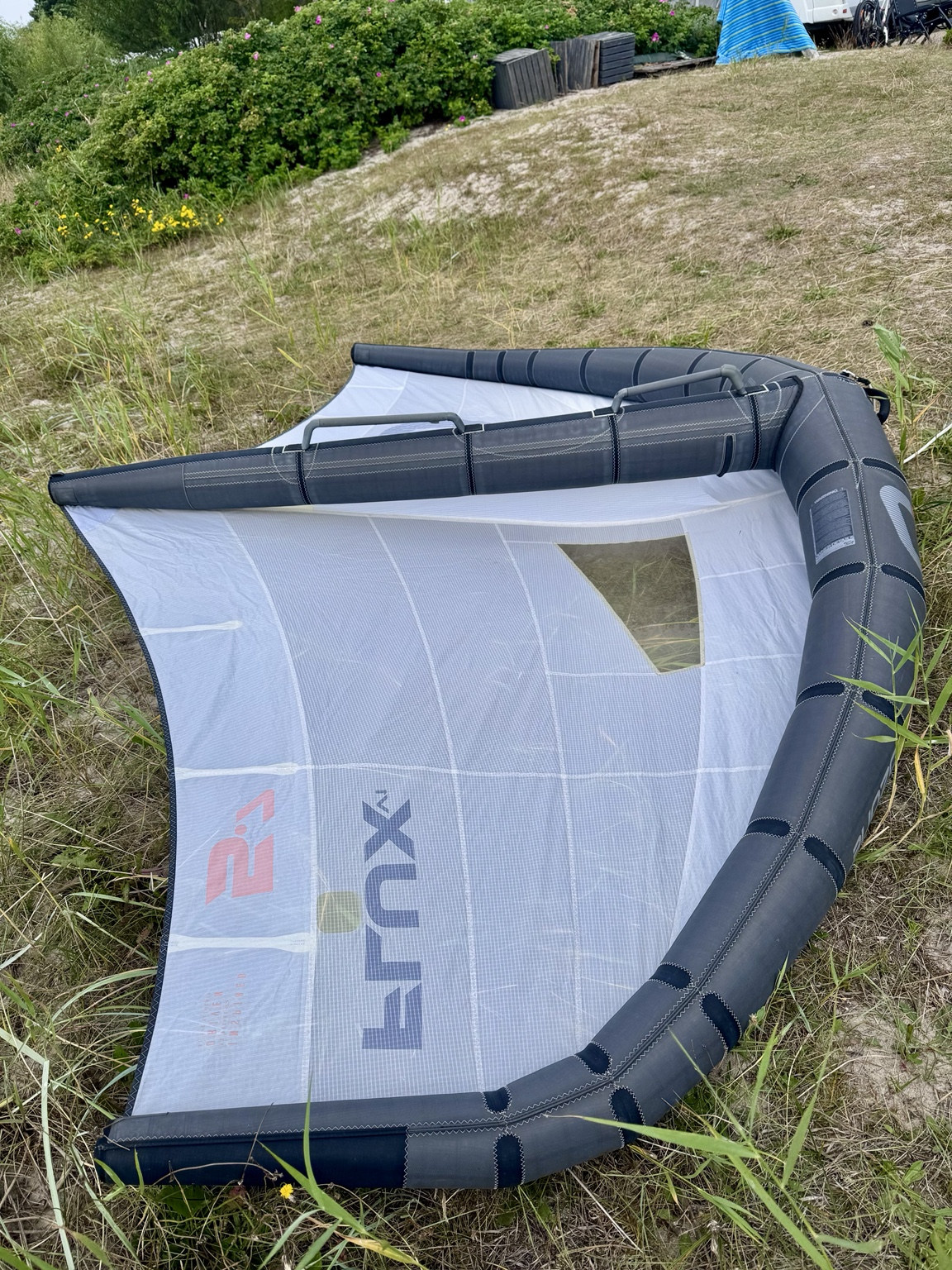 OZONE Flux V1 5,7 m² – używany wing z plecakiem i leashem - obrazek 7